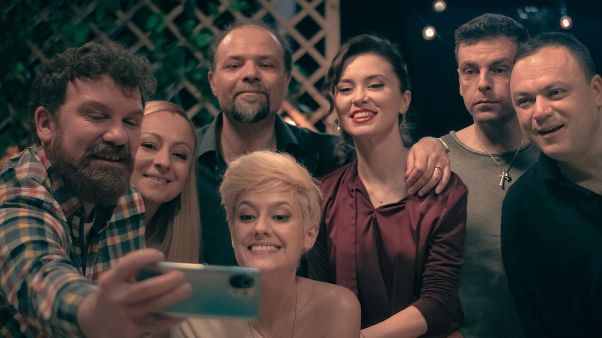 Complet necunoscuți | Film online dramă, românesc | VOYO