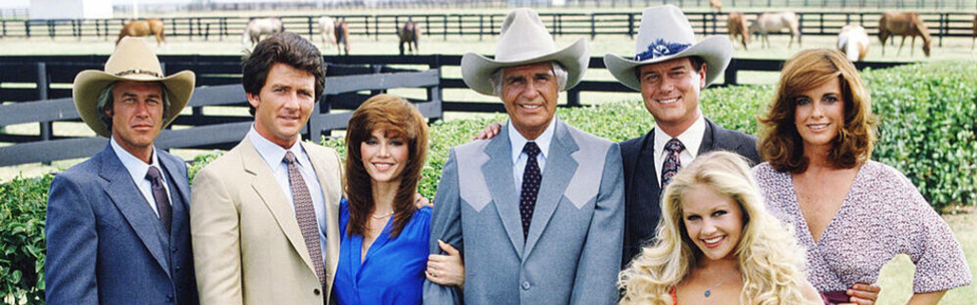 Celebrul serial ”Dallas” este difuzat, din nou, în România. Seria va putea fi vizionată pe platforma online VOYO. J.R. Ewing, în acțiune din aprilie