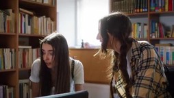 Sirenele: Secretul medalionului