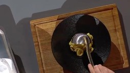 Danilo Lusito - Paste orecchiette cu anghinare, burrata și pancetta crocantă