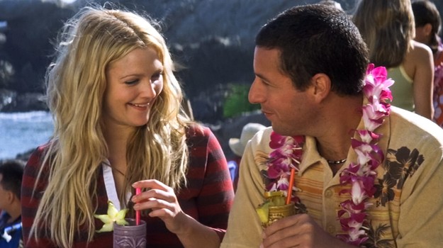 Comedia romantică cu Adam Sandler și Drew Barrymore pe care merită să o vezi măcar o dată în viață. Pelicula lansată în urmă cu peste 20 de ani continuă să cucerească milioane de spectatori