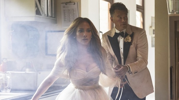 Filmul de peste 8 milioane de dolari cu Jennifer Lopez, care nu s-a văzut în cinematografele din SUA, este pe VOYO. Ce se întâmplă în „Shotgun Wedding”