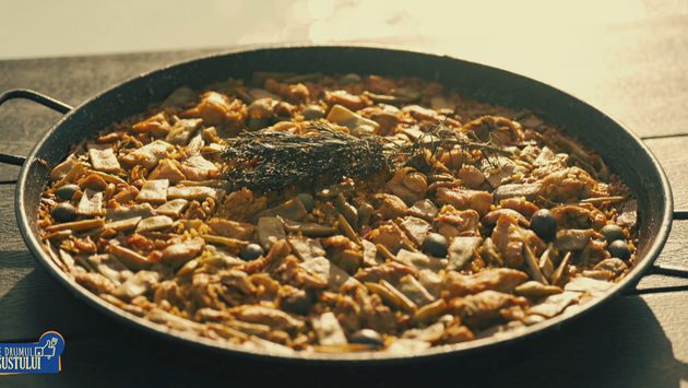 Cum au gătit Sorin Bontea și Florin Dumitrescu paella, în episodul cinci „Pe drumul gustului”