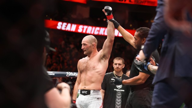 UFC 328 promite spectacol total! Printre amenințări cu arma, neînvinsul Chimaev îl înfruntă pe ”monstrul” Strickland