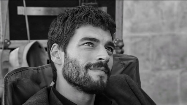 Akın Akınözü: Transformarea spectaculoasă a actorului din „Capcana răzbunării”. Cum a slăbit 50 de kilograme și a devenit un star al Turciei