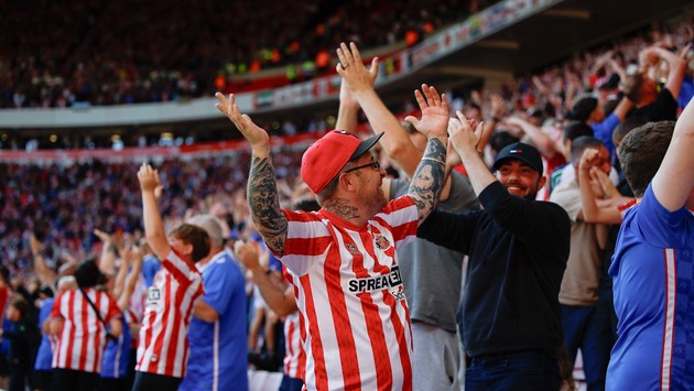 Elvis Presley, lumina de pe Stadium of Light