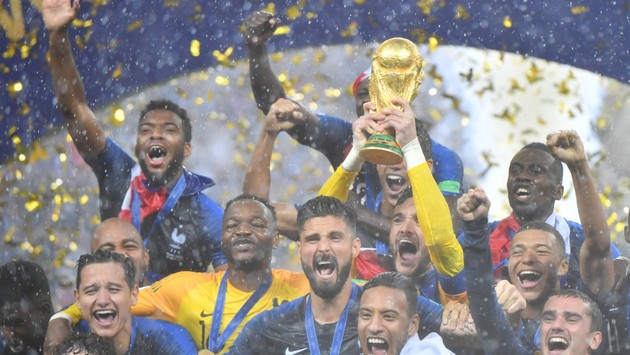 Legendă în Ligue 1! Campionul mondial și-a anunțat retragerea la 40 de ani