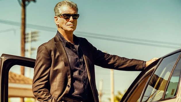 Nu m-am plictisit nicio secundă la „Îngerul Charlie” de pe VOYO! Pierce Brosnan face din acest thriller de acțiune unul plin de energie și umor