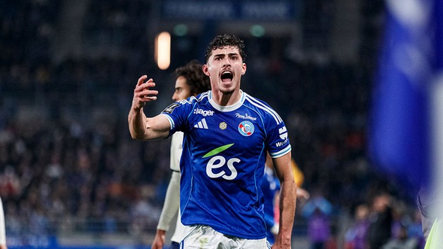 Fiu de scriitor, golgheter în Ligue 1, acum coleg cu Messi