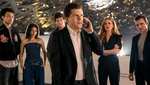 „Now You See Me”, franciza care a transformat magia în spectacol global și a făcut milioane de spectatori să se întrebe: cum au făcut asta?