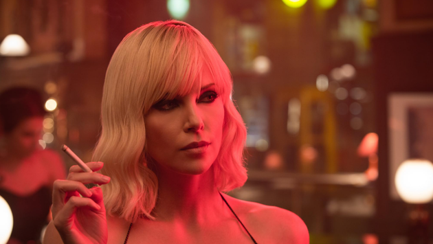 „Atomic Blonde” – Charlize Theron în cea mai cool ipostază de spioană badass