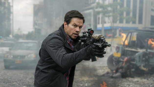 Adrenalină și acțiune pe VOYO. Mark Wahlberg e un agent care nu doarme în „Mile 22”, filmul care explodează de energie