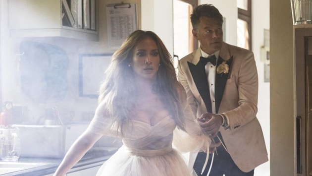 Filmul de peste 8 milioane de dolari cu Jennifer Lopez, care nu s-a văzut în cinematografele din SUA, este pe VOYO. Ce se întâmplă în „Shotgun Wedding”