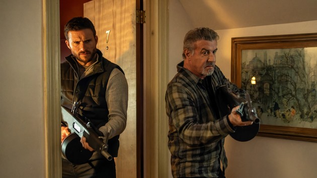 E în TOP 10 filme pe VOYO așa că nu-l rata! Sylvester Stallone și Scott Eastwood detonează adrenalina în Codul Alarum!