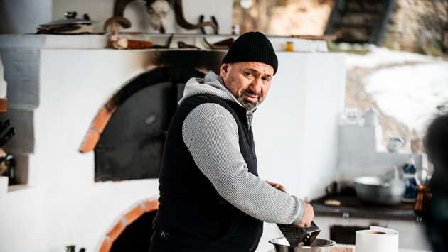 Cum au gătit chef Sorin Bontea și chef Cătălin Scărlătescu alivancă moldovenească, în al patrulea episod „Pe drumul gustului”
