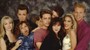 Beverly Hills, 90210, serialul care ne-a făcut să visăm la o viață ca afară. Noi spărgeam semințe la bloc, Dylan și Brenda mergeau la petreceri pe plajă în mașini decapotabile