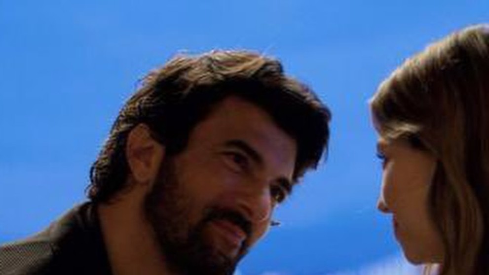 Engin Akyürek ve Afra Saraçoğlu’nun başrolde olduğu GoTürkiye için çekilen İstanbul Aşkım dizisi geliyorEngin Akyürek ve Afra Saraçoğlu’nun başrolleri paylaştığı “İstanbul My Love” (İstanbul Aşkım) dizisi (2)
